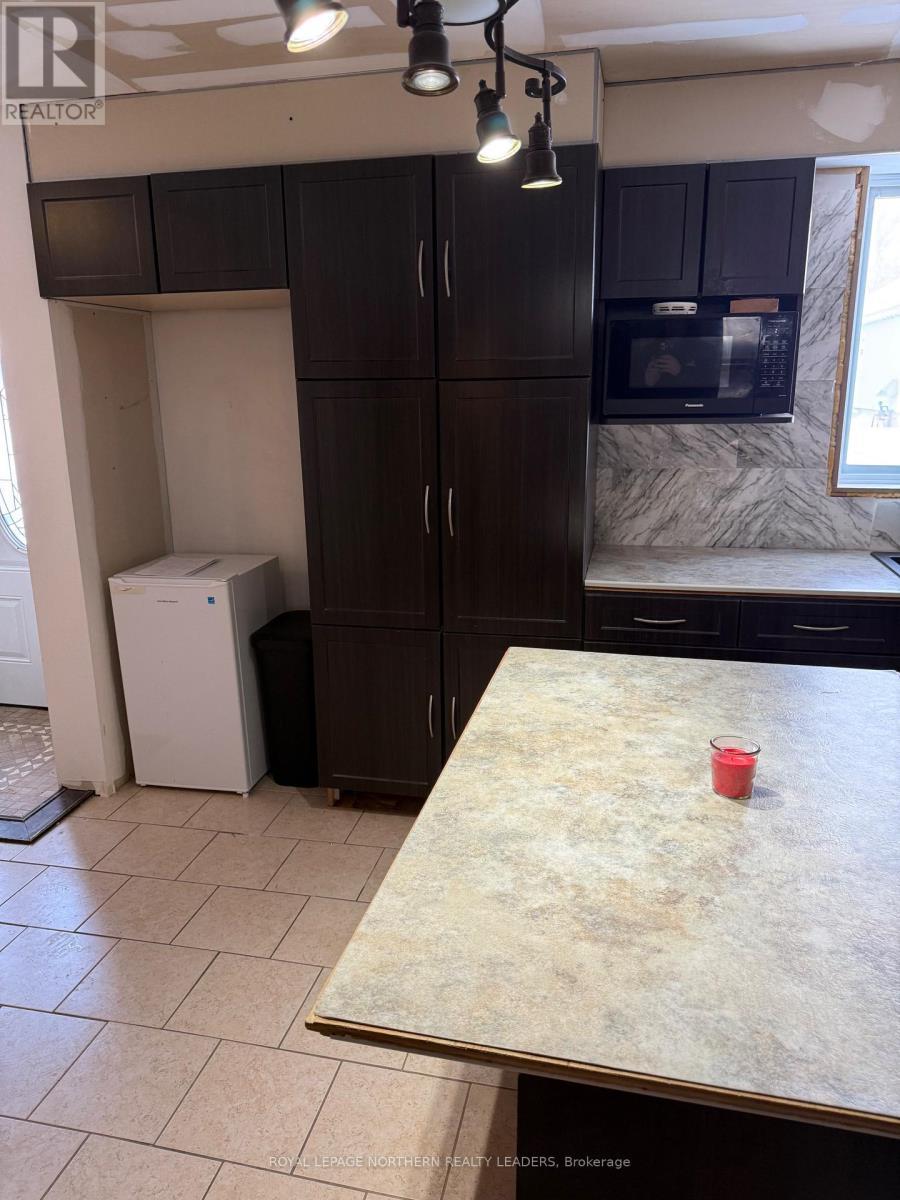 












373 COMMERCIAL AVENUE

,
Timmins (TS - SW),




Ontario
P4N2X8

