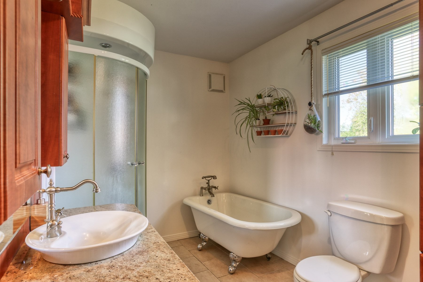 









641


207e Avenue

,
Shawinigan,




QC
G9T3M2

