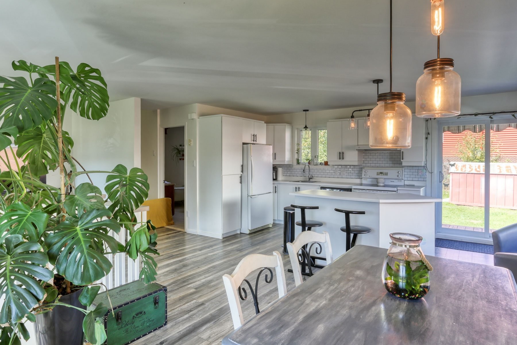 









641


207e Avenue

,
Shawinigan,




QC
G9T3M2

