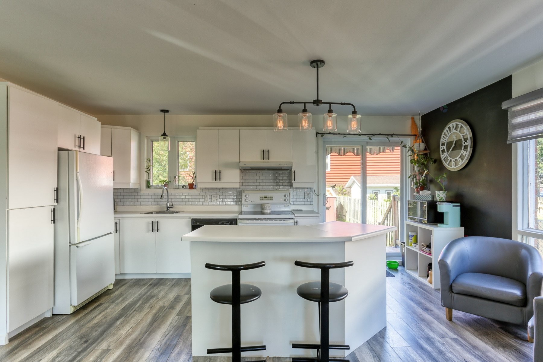 









641


207e Avenue

,
Shawinigan,




QC
G9T3M2

