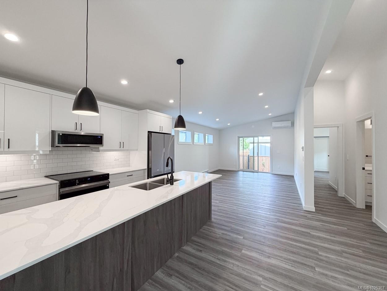 









3025


Royston

Rd, 17,
Cumberland,




BC
V0R 1S0

