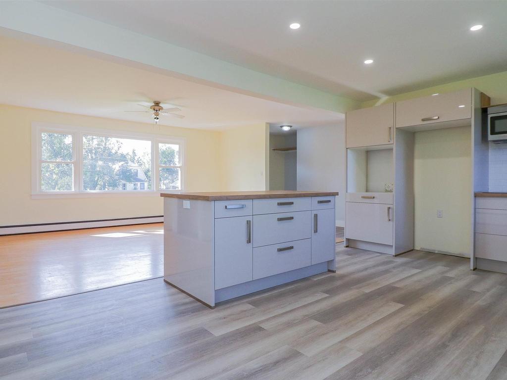 












6 Dairy Lane

,
Stratford,




PE
C1C 0B7

