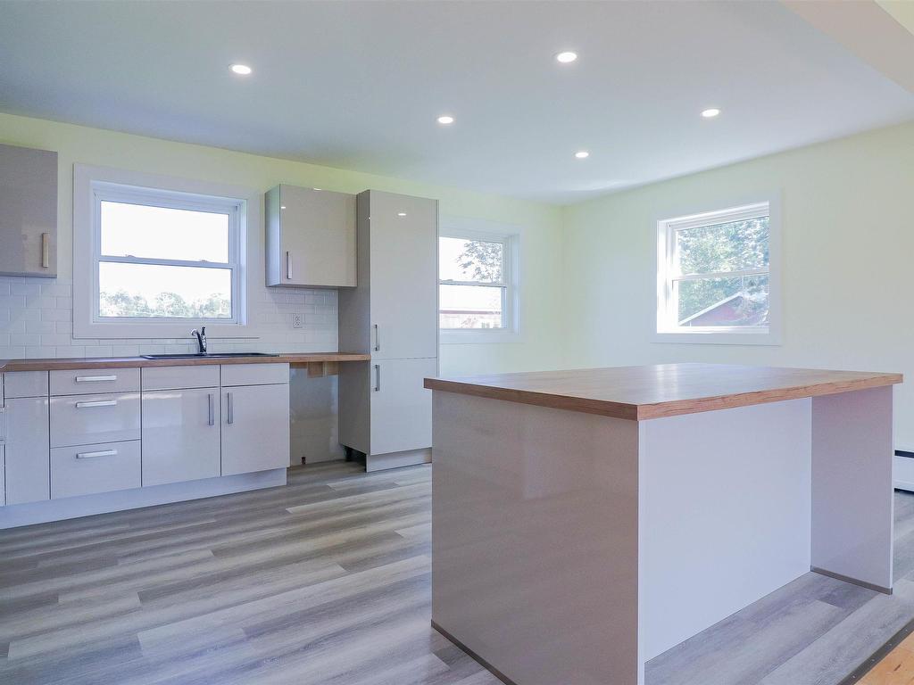 












6 Dairy Lane

,
Stratford,




PE
C1C 0B7


