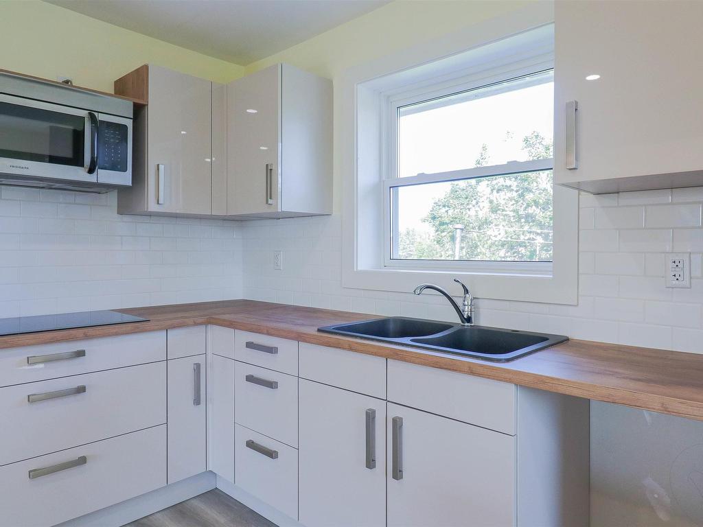 












6 Dairy Lane

,
Stratford,




PE
C1C 0B7

