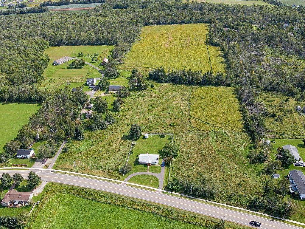 












6 Dairy Lane

,
Stratford,




PE
C1C 0B7

