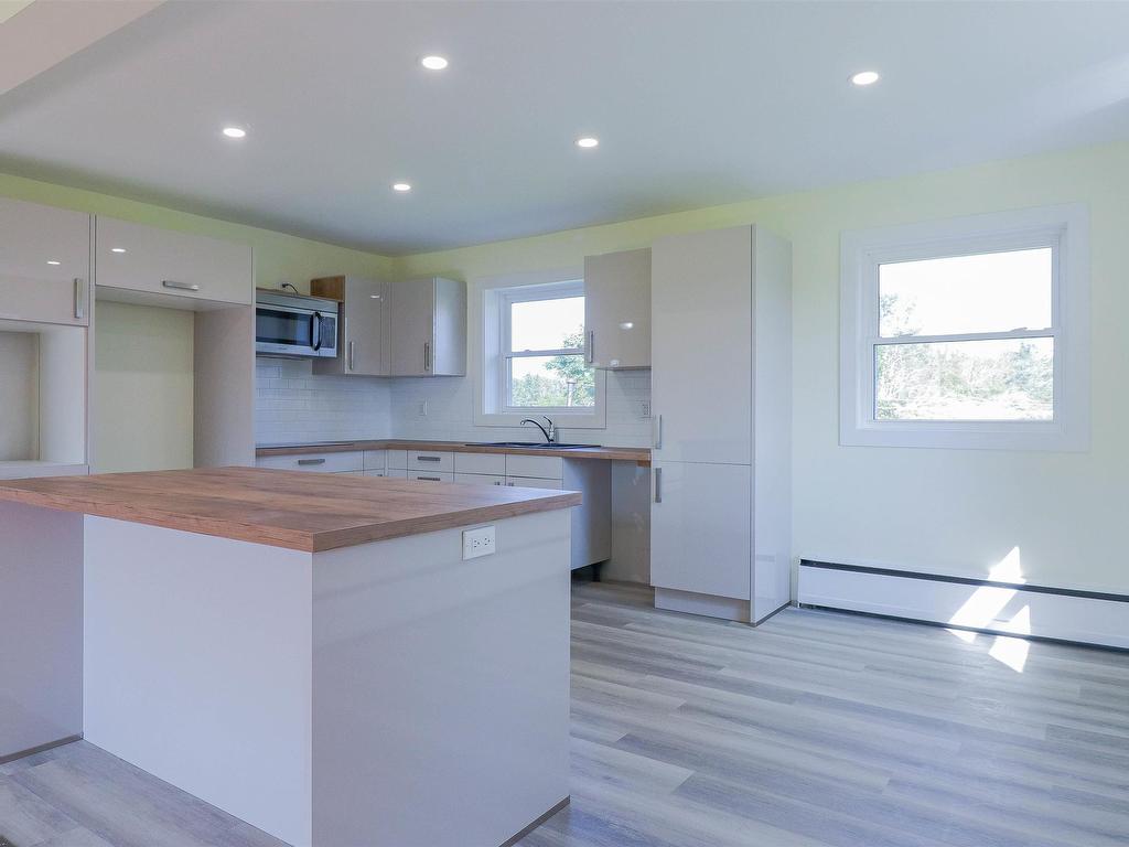 












6 Dairy Lane

,
Stratford,




PE
C1C 0B7

