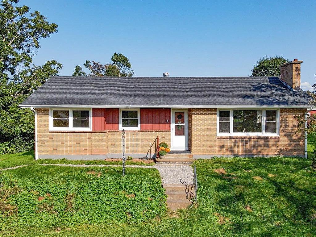












6 Dairy Lane

,
Stratford,




PE
C1C 0B7

