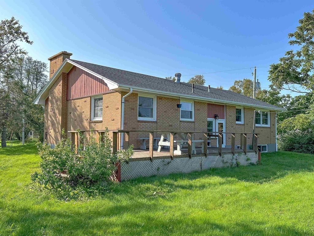 












6 Dairy Lane

,
Stratford,




PE
C1C 0B7

