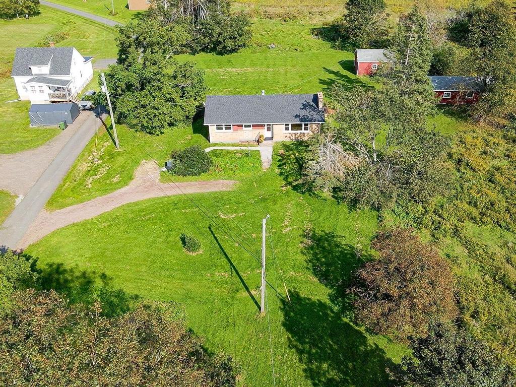 












6 Dairy Lane

,
Stratford,




PE
C1C 0B7

