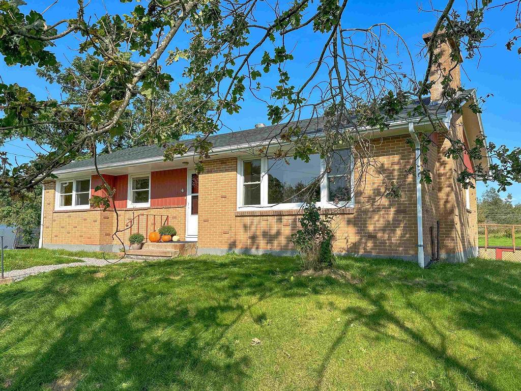 












6 Dairy Lane

,
Stratford,




PE
C1C 0B7

