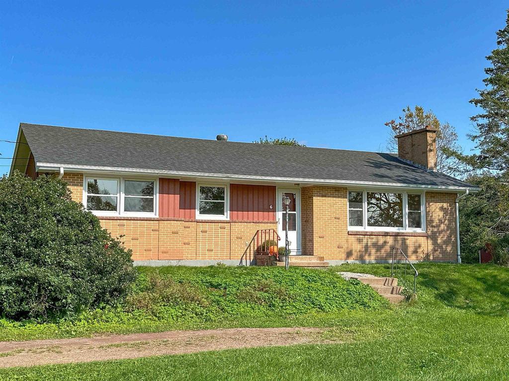 












6 Dairy Lane

,
Stratford,




PE
C1C 0B7

