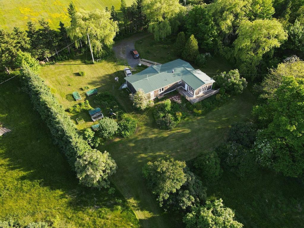 












1407 North Shore Road

,
North Shore,




NS
B0K 1E0

