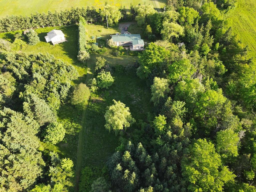 












1407 North Shore Road

,
North Shore,







NS
B0K 1E0

