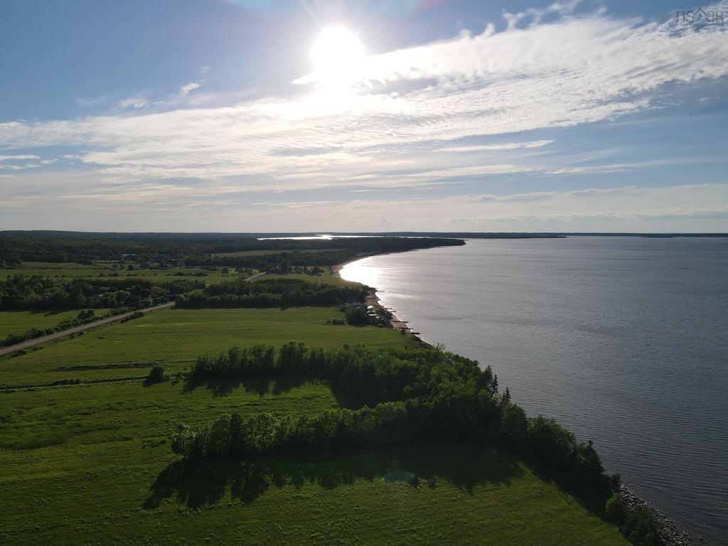 












1407 North Shore Road

,
North Shore,







NS
B0K 1E0

