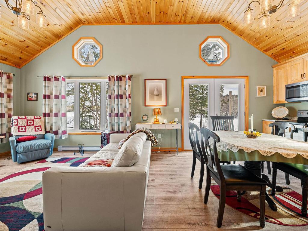 












61 10 Sunshine Lane

,
Vaughan,




NS
B0N 2T0

