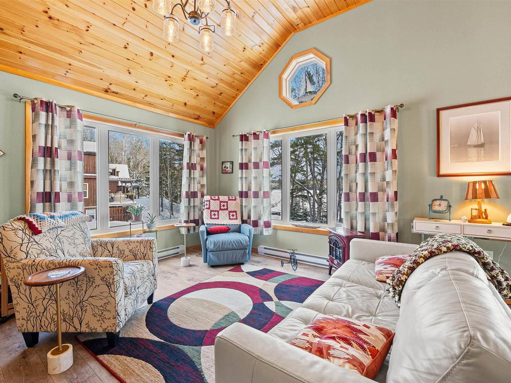 












61 10 Sunshine Lane

,
Vaughan,




NS
B0N 2T0

