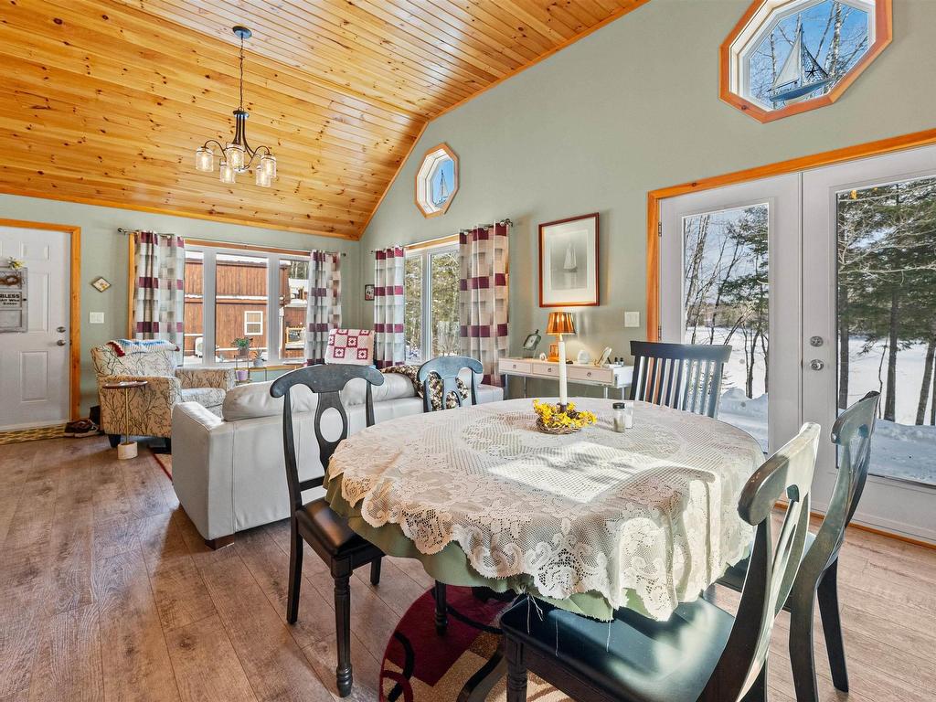 












61 10 Sunshine Lane

,
Vaughan,




NS
B0N 2T0

