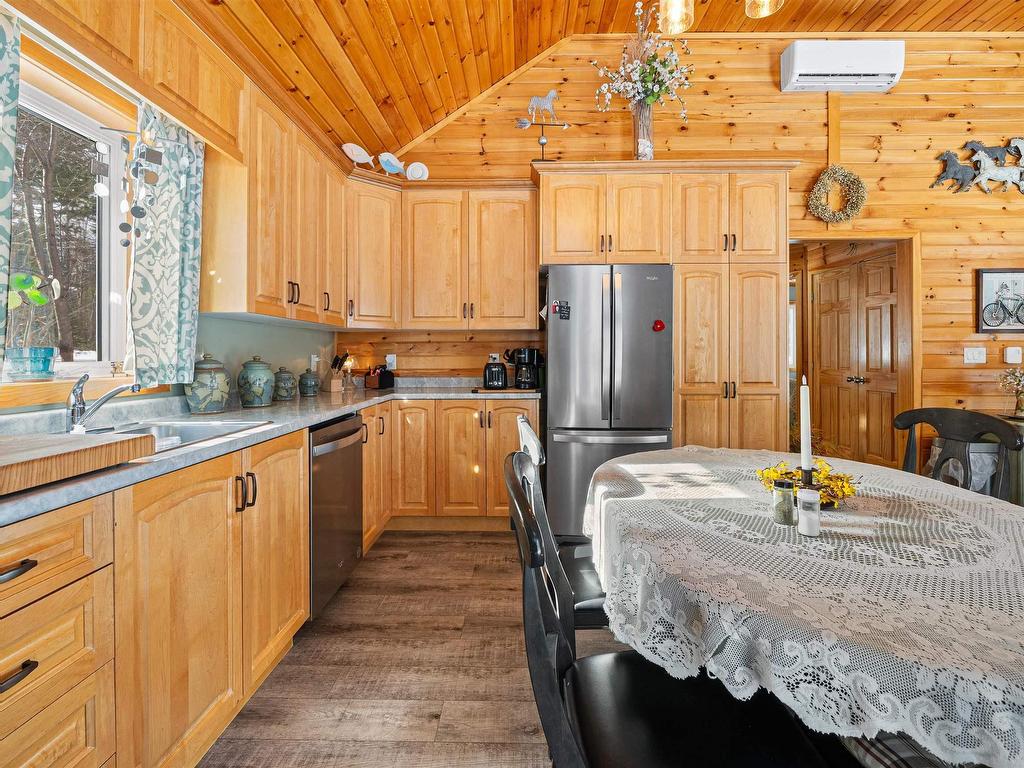 












61 10 Sunshine Lane

,
Vaughan,




NS
B0N 2T0

