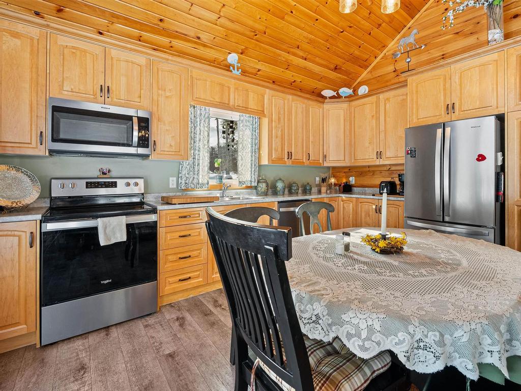 












61 10 Sunshine Lane

,
Vaughan,




NS
B0N 2T0

