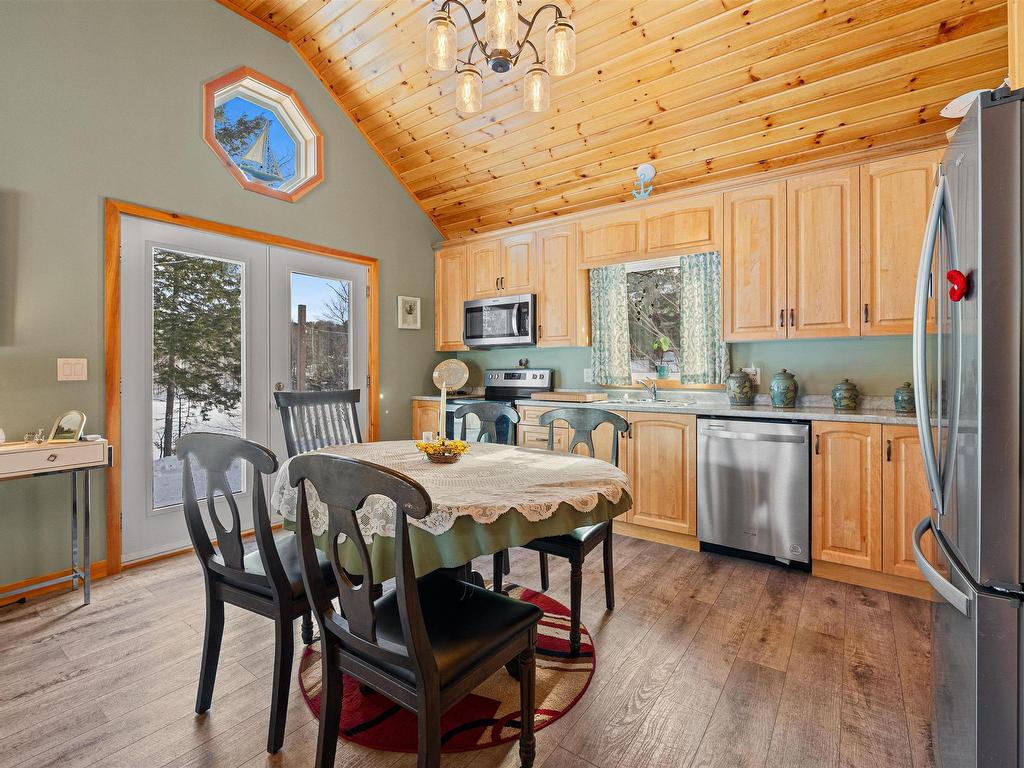 












61 10 Sunshine Lane

,
Vaughan,




NS
B0N 2T0

