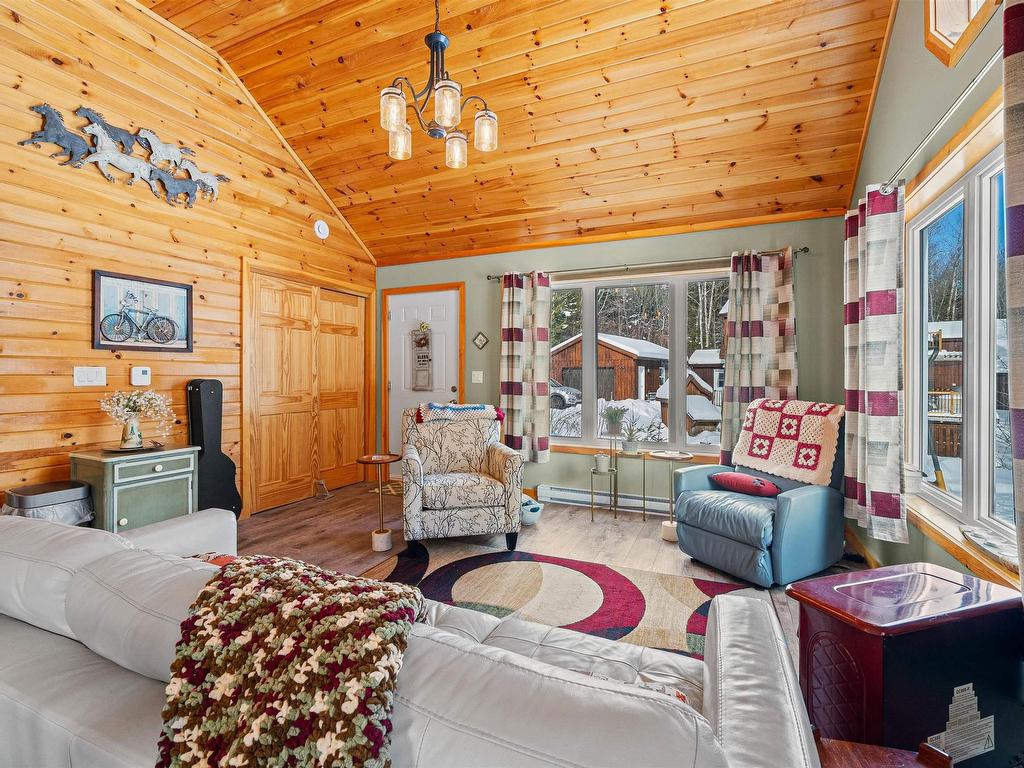 












61 10 Sunshine Lane

,
Vaughan,




NS
B0N 2T0

