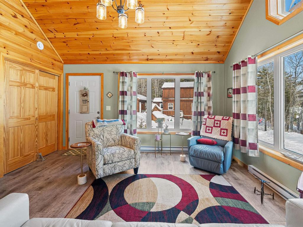 












61 10 Sunshine Lane

,
Vaughan,




NS
B0N 2T0

