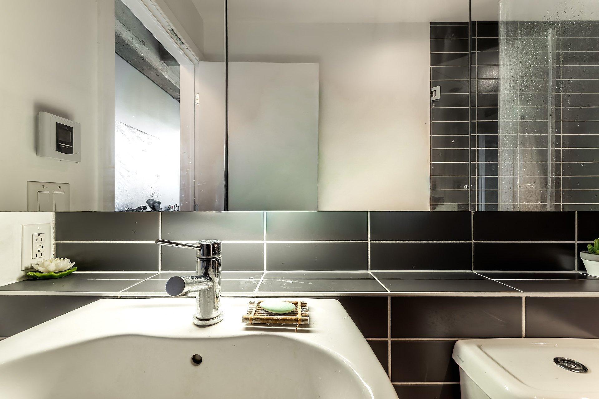 









3700


Rue St-Antoine O.

, 349,
Montréal (Le Sud-Ouest),




QC
H4C0B1

