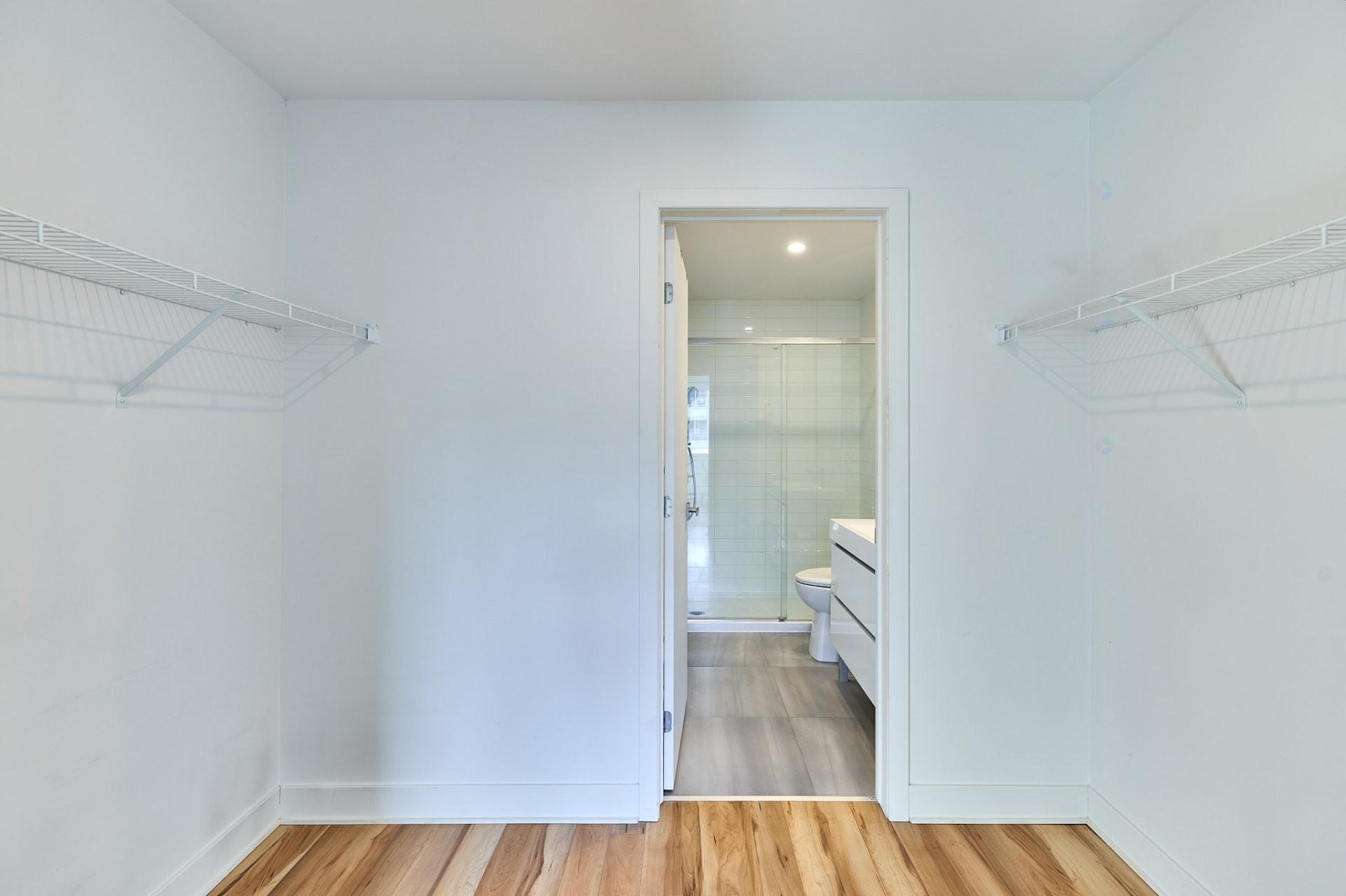 









205


Av. de l'Équinoxe

, 813,
Brossard,




QC
J4Z0P4

