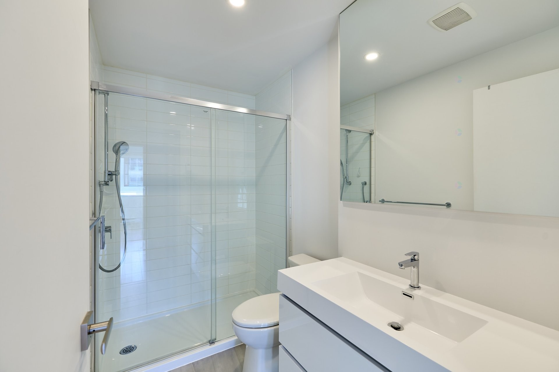 









205


Av. de l'Équinoxe

, 813,
Brossard,




QC
J4Z0P4

