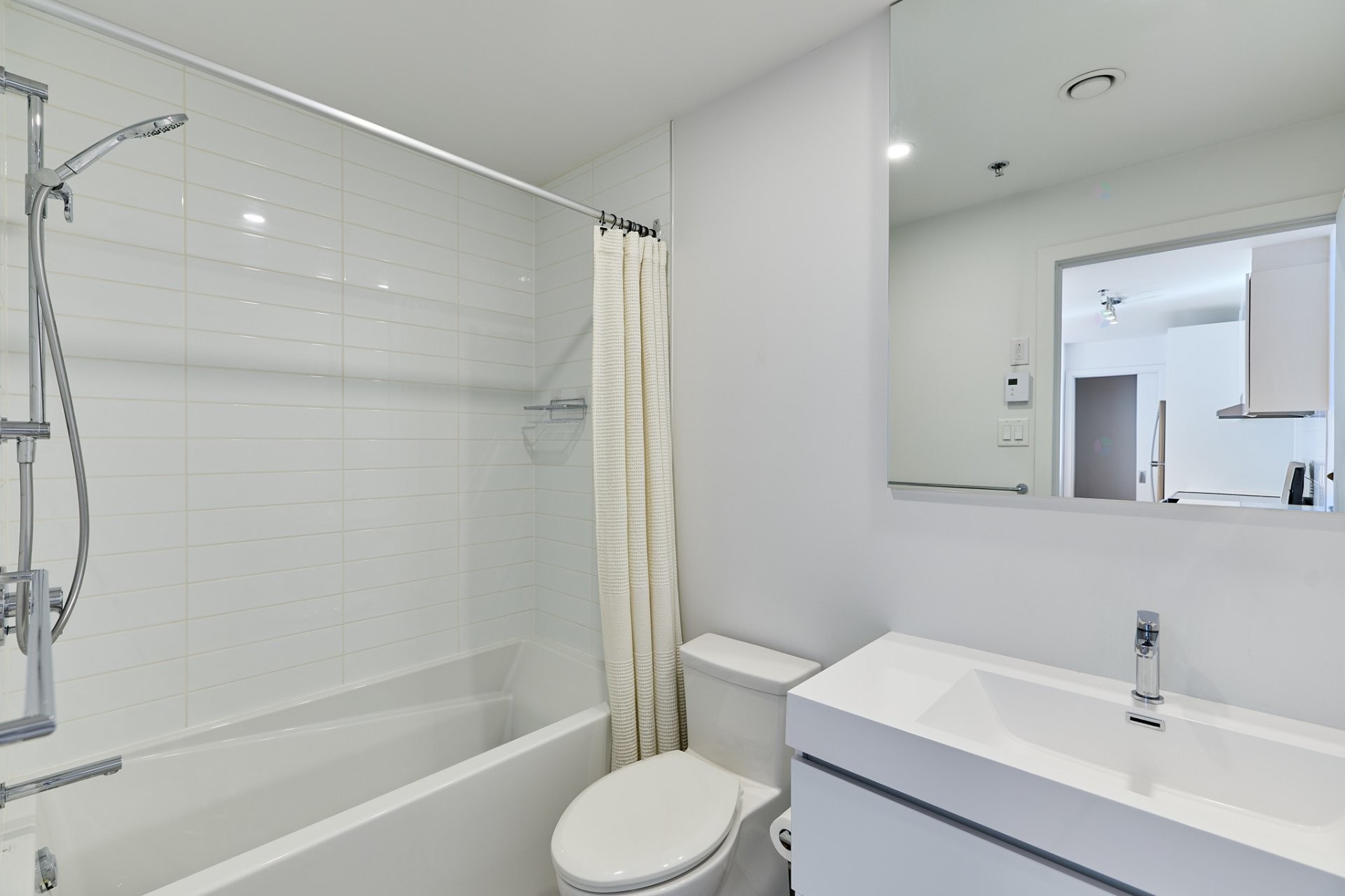 









205


Av. de l'Équinoxe

, 813,
Brossard,




QC
J4Z0P4

