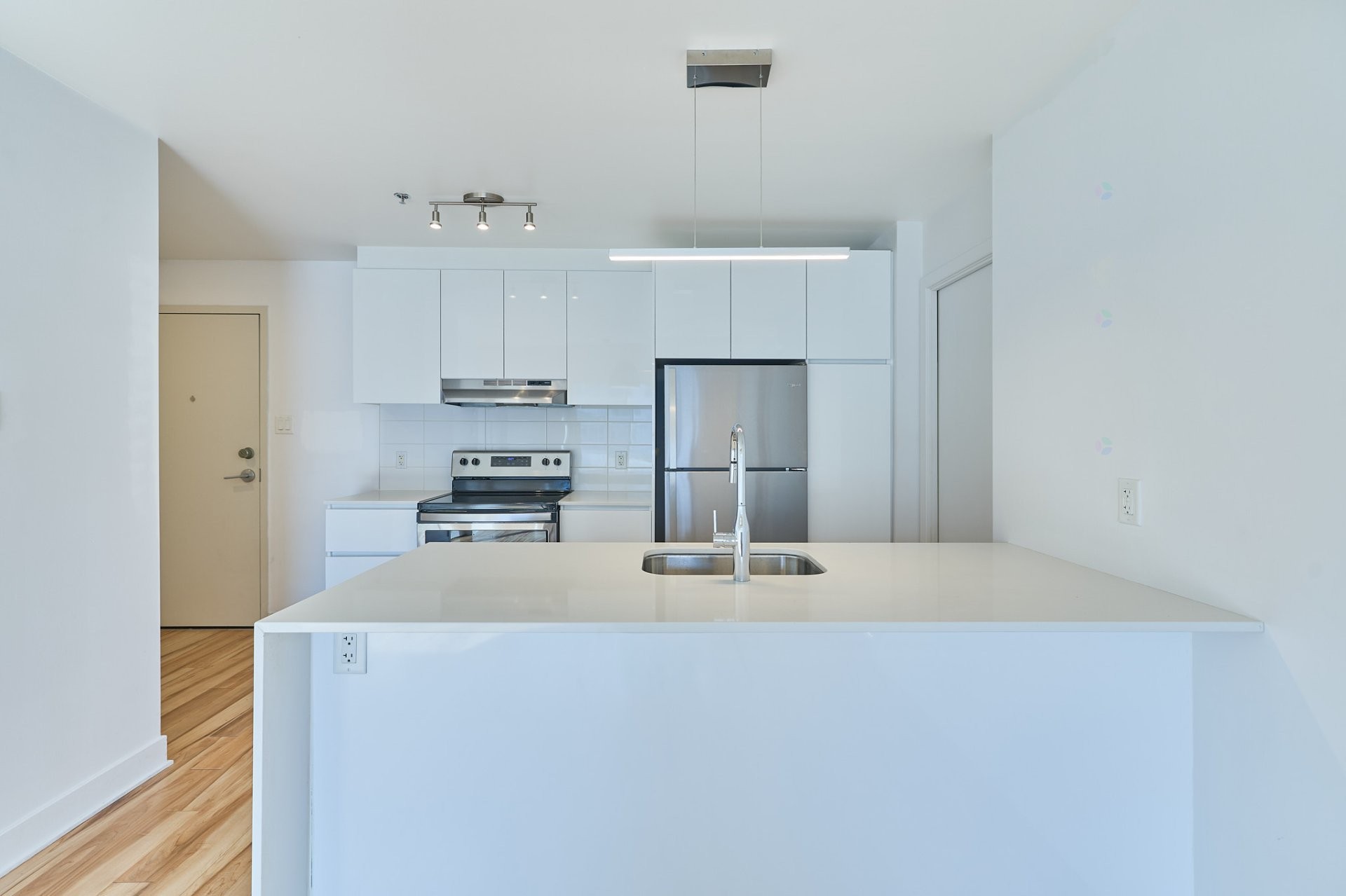 









205


Av. de l'Équinoxe

, 813,
Brossard,




QC
J4Z0P4

