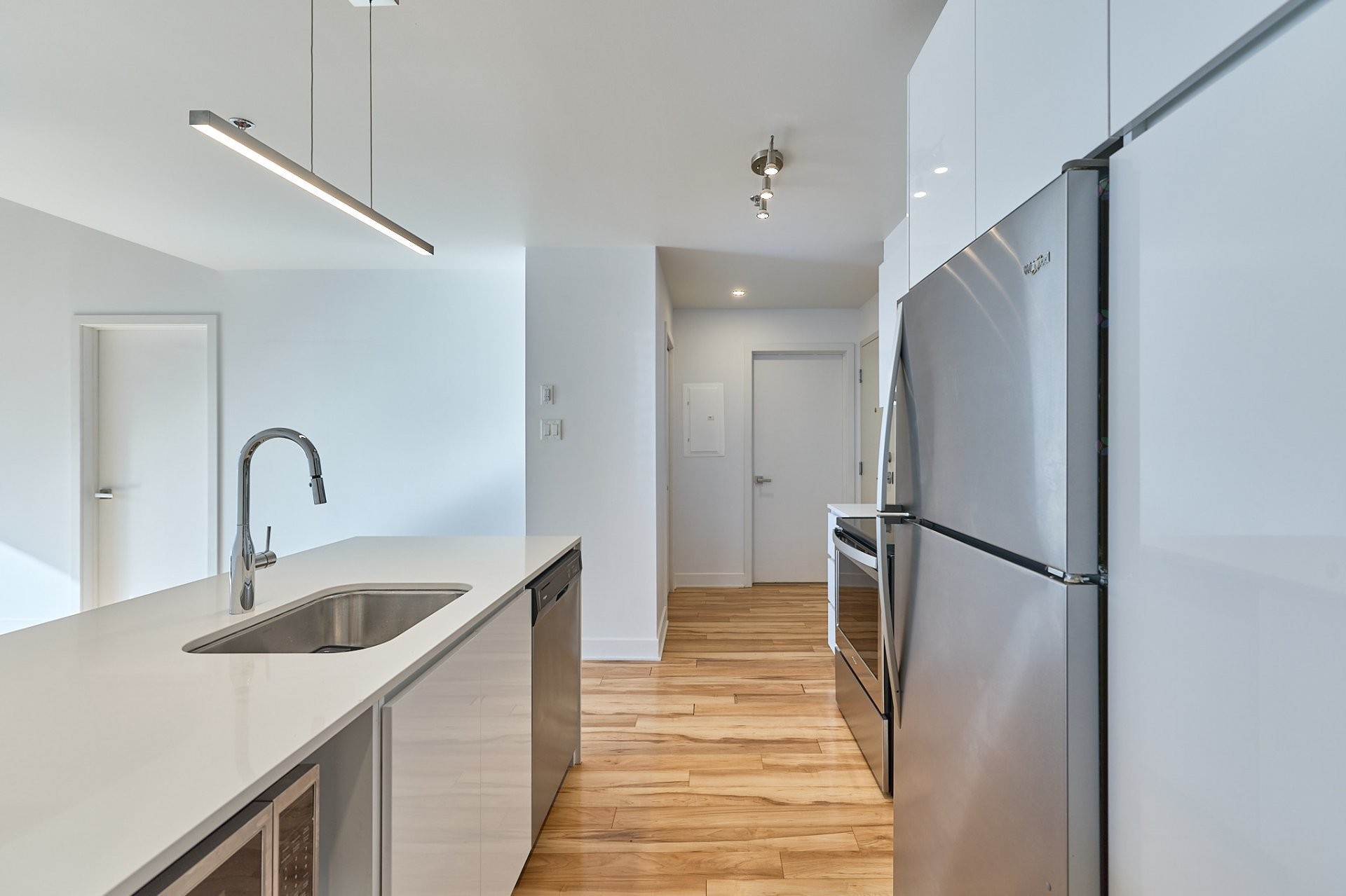 









205


Av. de l'Équinoxe

, 813,
Brossard,




QC
J4Z0P4

