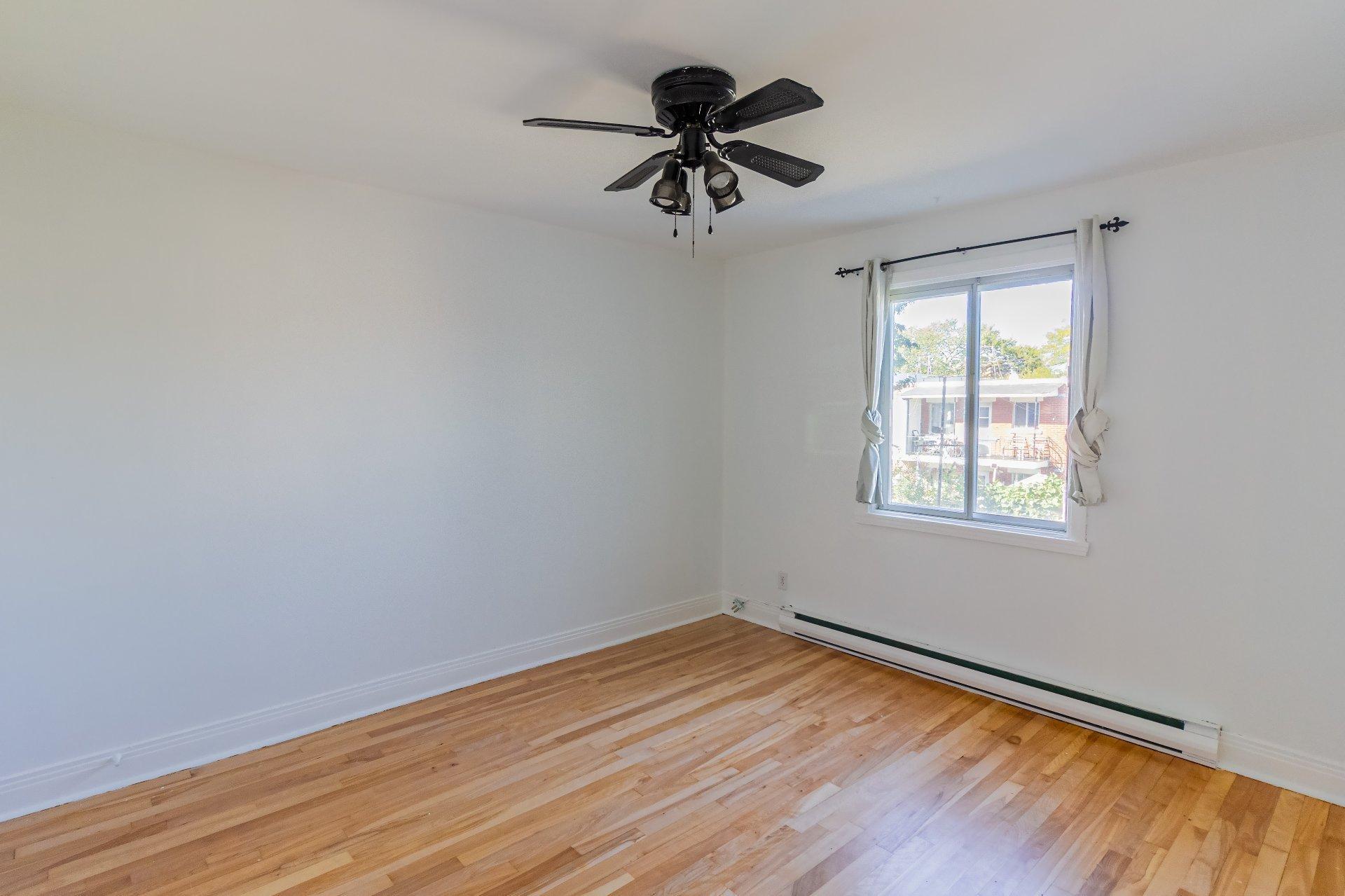 









2545


Av. Parkville

,
Montréal (Mercier/Hochelaga-Maisonneuve),




QC
H1N3A9

