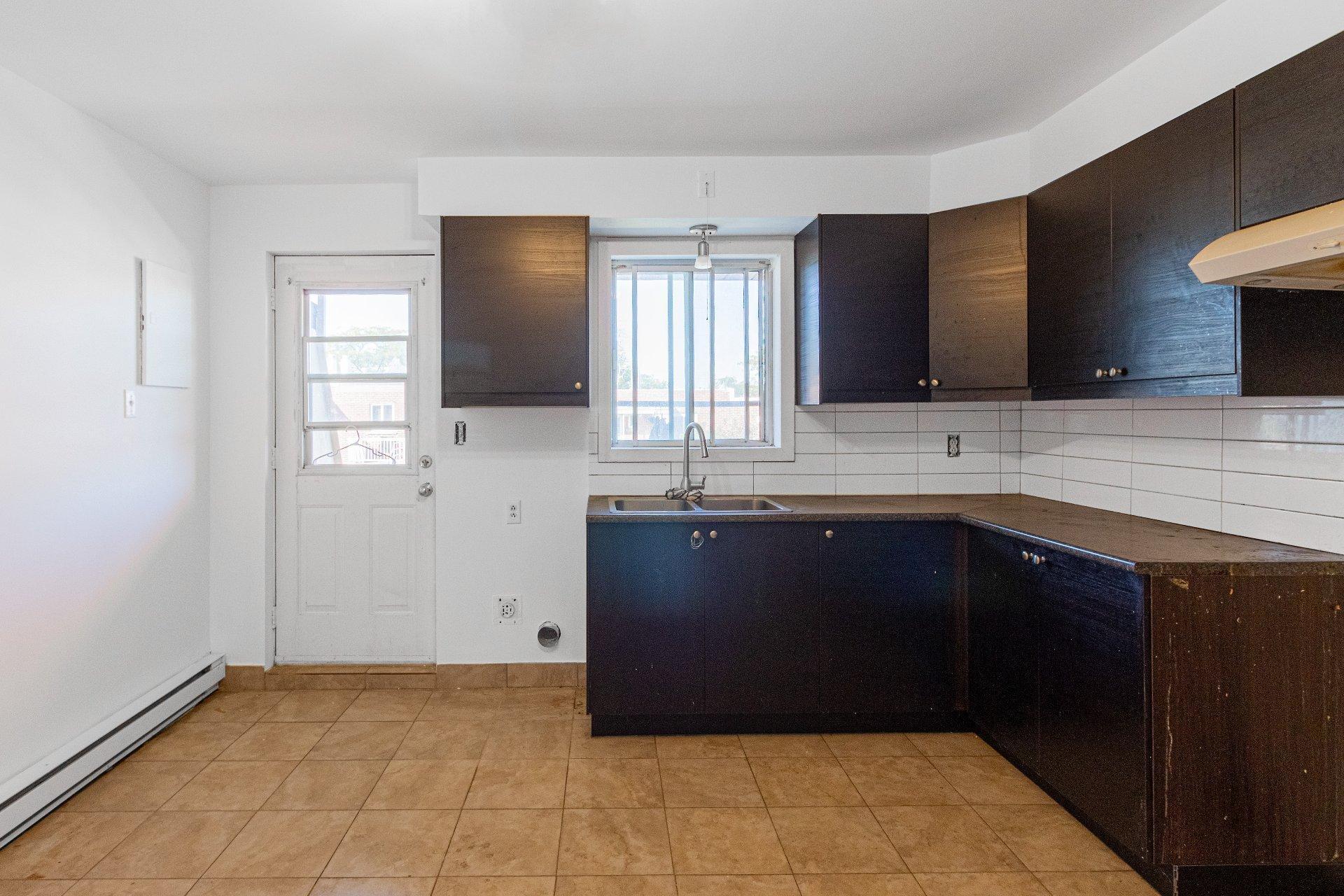 









2545


Av. Parkville

,
Montréal (Mercier/Hochelaga-Maisonneuve),




QC
H1N3A9

