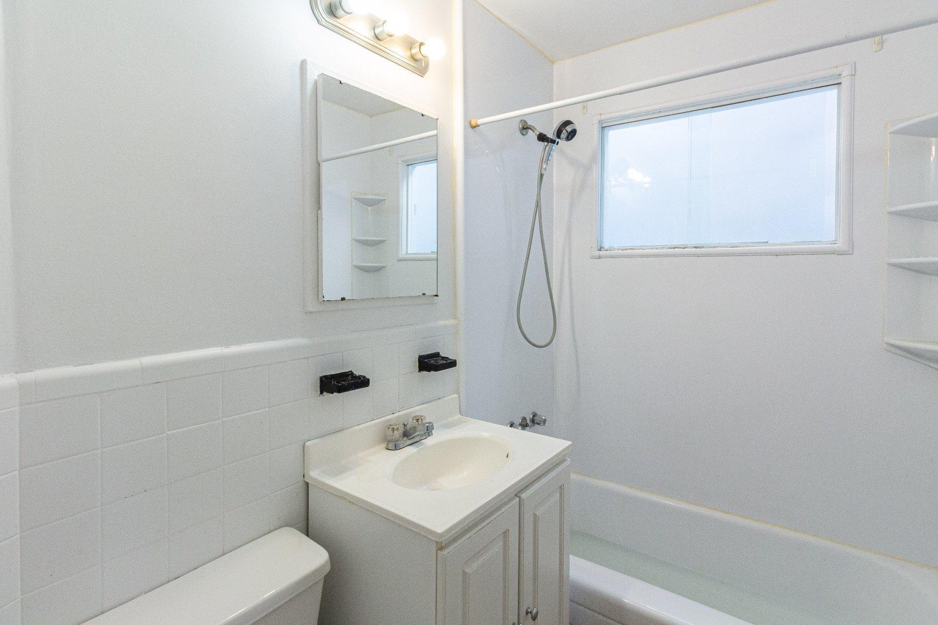 









2545


Av. Parkville

,
Montréal (Mercier/Hochelaga-Maisonneuve),




QC
H1N3A9

