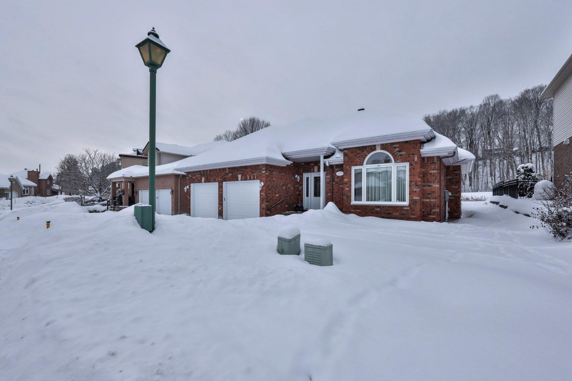 









151


Av. de la Citadelle

,
Gatineau (Hull),




QC
J8Z3L9

