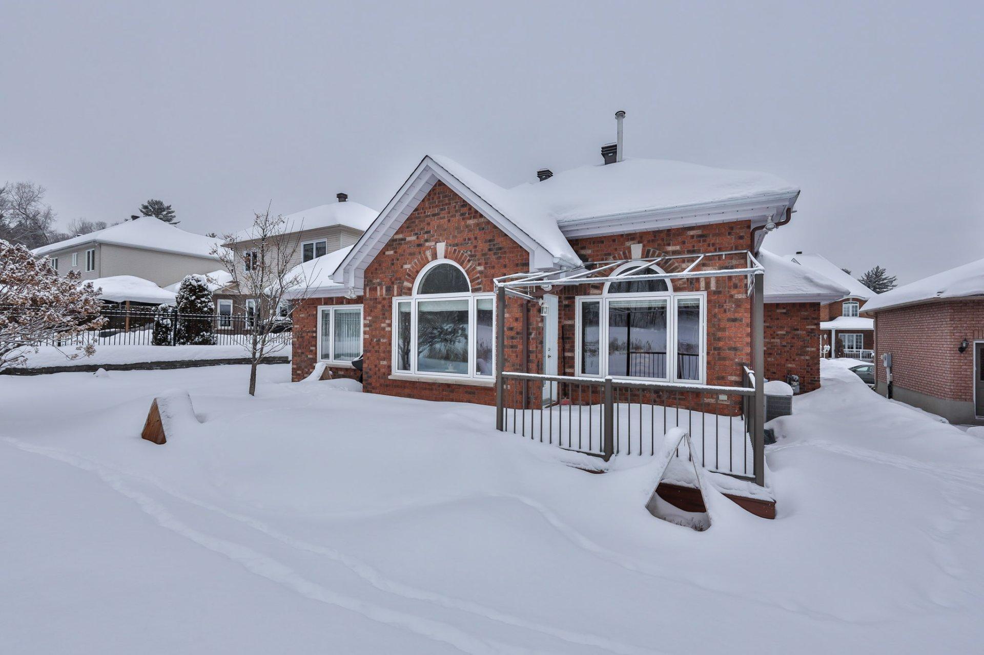 









151


Av. de la Citadelle

,
Gatineau (Hull),




QC
J8Z3L9

