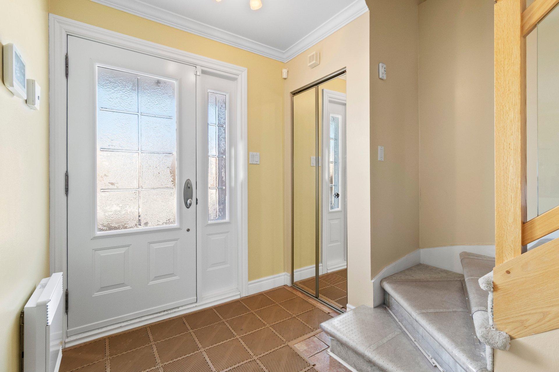 









1381


Boul. Gaétan-Boucher

,
Longueuil (Saint-Hubert),




QC
J3Z1C8

