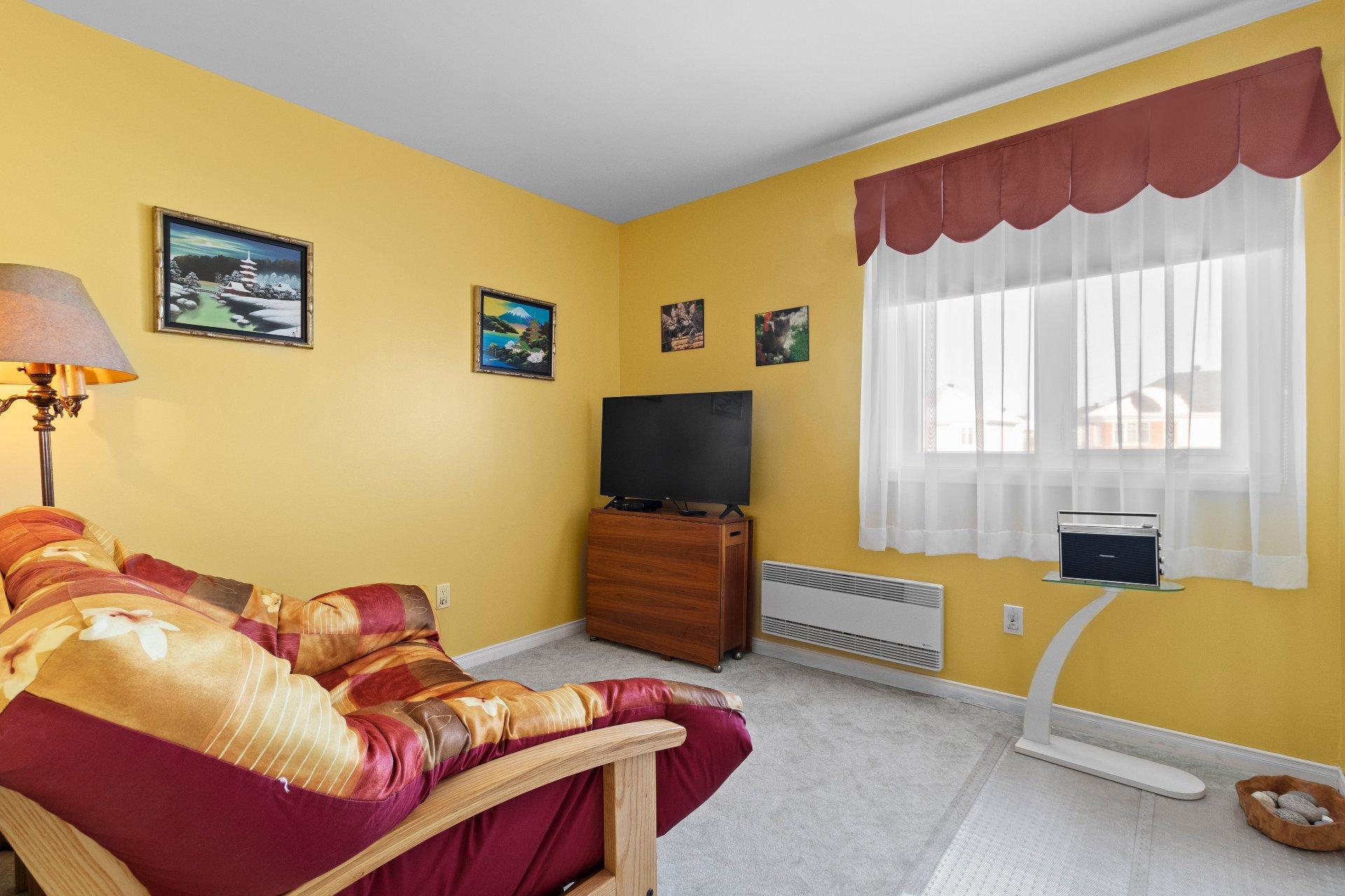 









1381


Boul. Gaétan-Boucher

,
Longueuil (Saint-Hubert),




QC
J3Z1C8

