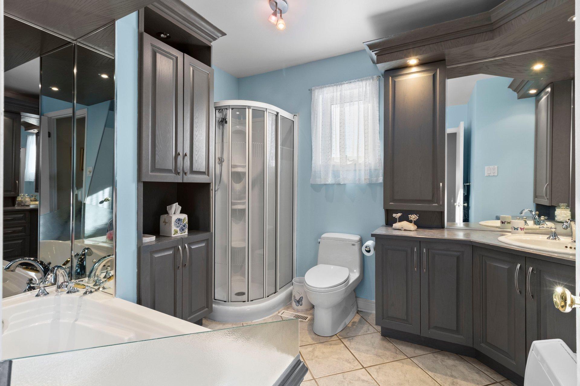 









1381


Boul. Gaétan-Boucher

,
Longueuil (Saint-Hubert),




QC
J3Z1C8

