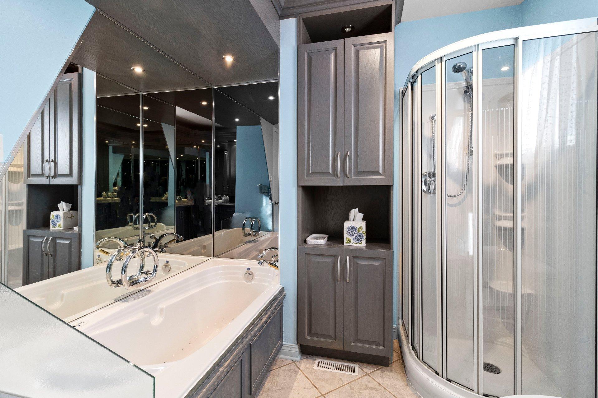 









1381


Boul. Gaétan-Boucher

,
Longueuil (Saint-Hubert),




QC
J3Z1C8

