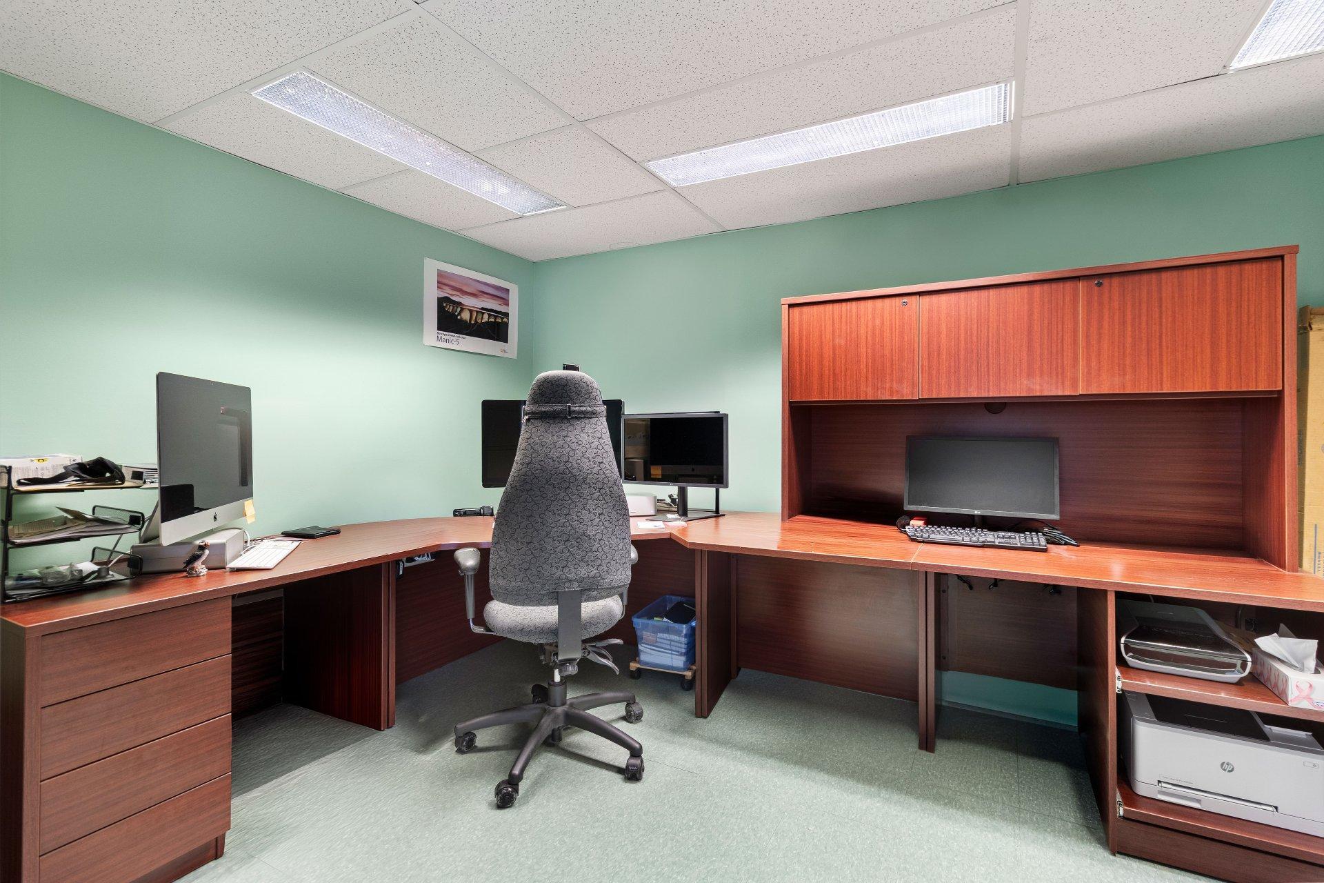 









1381


Boul. Gaétan-Boucher

,
Longueuil (Saint-Hubert),




QC
J3Z1C8

