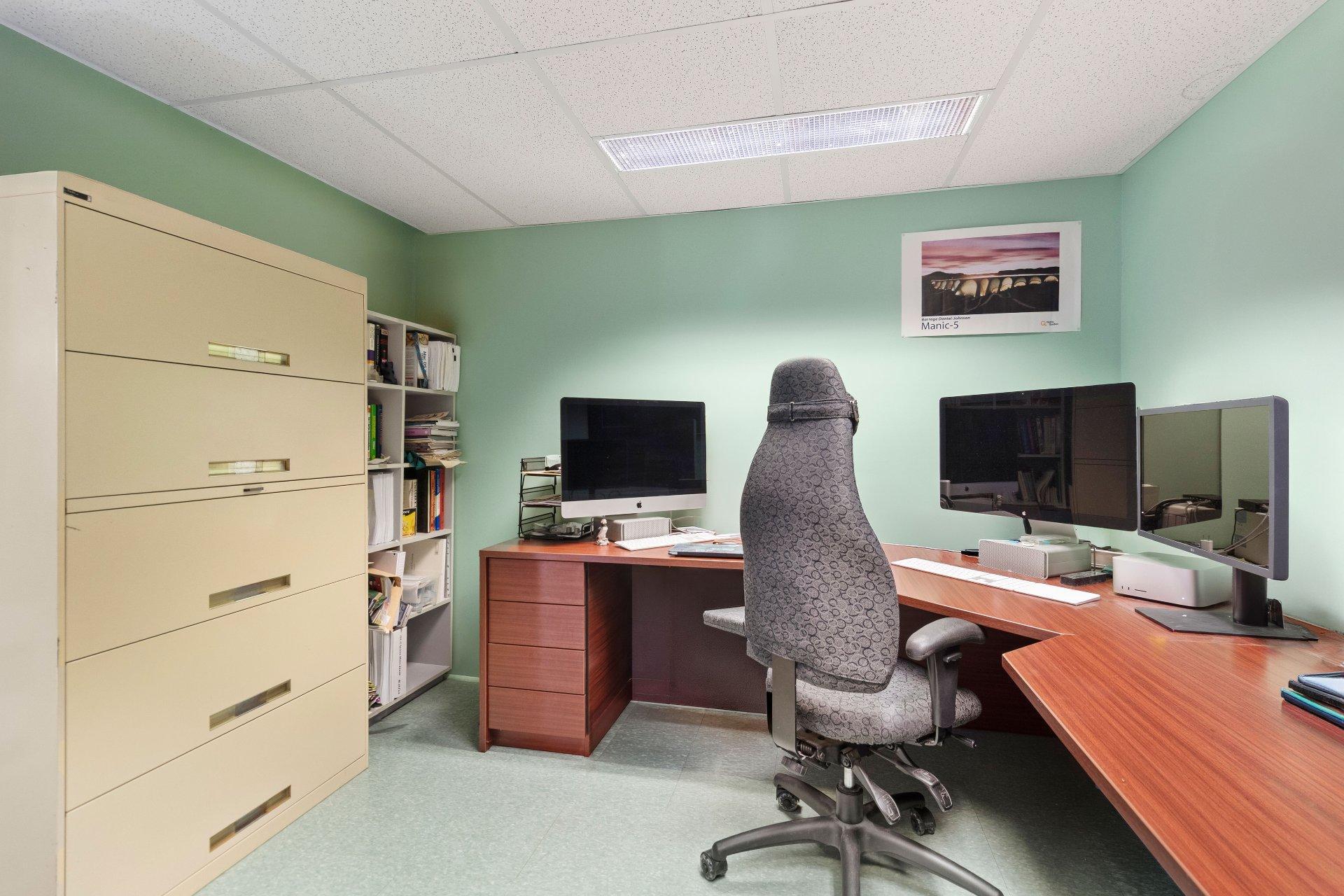 









1381


Boul. Gaétan-Boucher

,
Longueuil (Saint-Hubert),




QC
J3Z1C8

