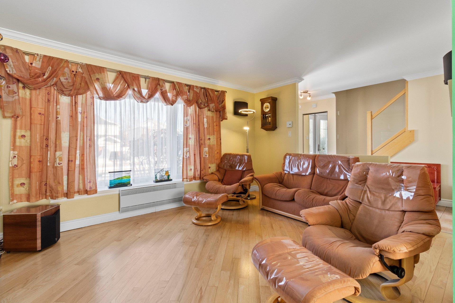 









1381


Boul. Gaétan-Boucher

,
Longueuil (Saint-Hubert),




QC
J3Z1C8

