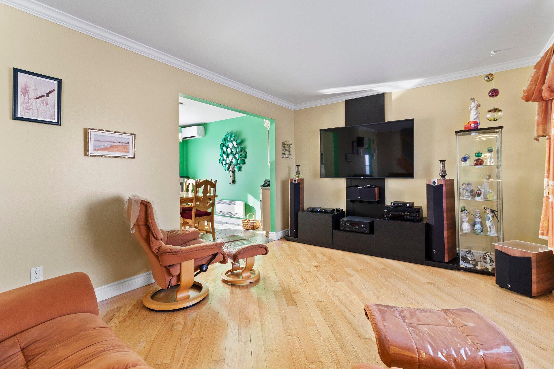 









1381


Boul. Gaétan-Boucher

,
Longueuil (Saint-Hubert),




QC
J3Z1C8

