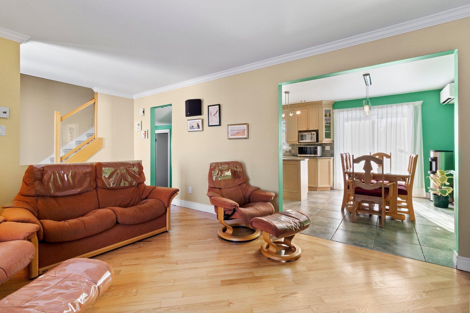 









1381


Boul. Gaétan-Boucher

,
Longueuil (Saint-Hubert),




QC
J3Z1C8

