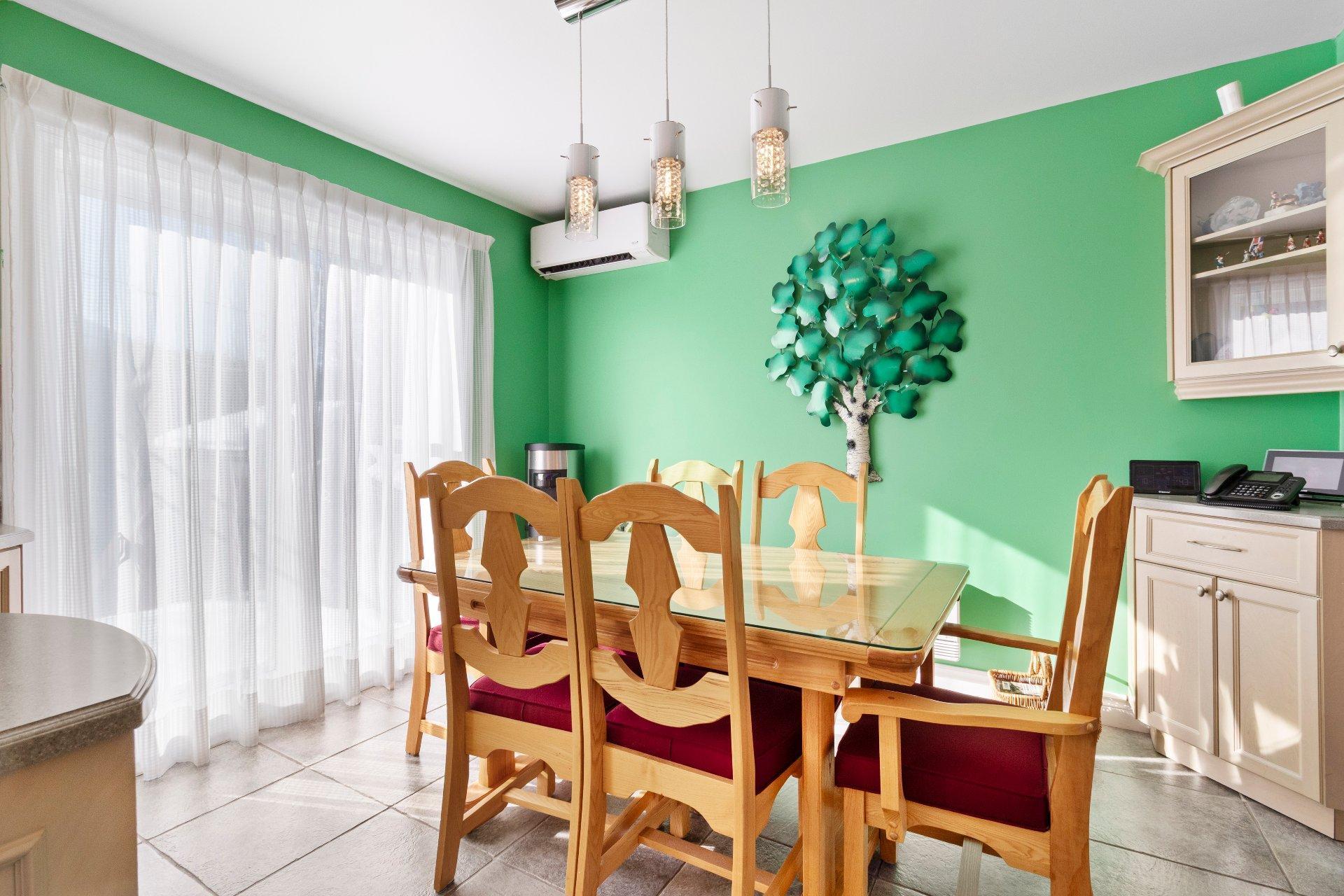 









1381


Boul. Gaétan-Boucher

,
Longueuil (Saint-Hubert),




QC
J3Z1C8

