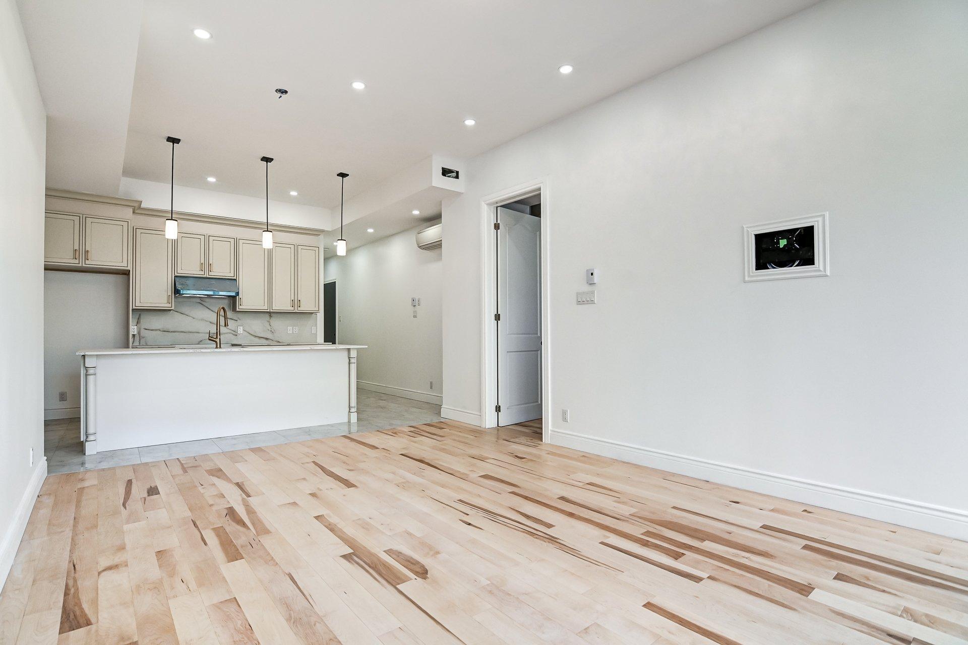 









3511


Rue University

, A,
Montréal (Le Plateau-Mont-Royal),




QC
H3A2A9

