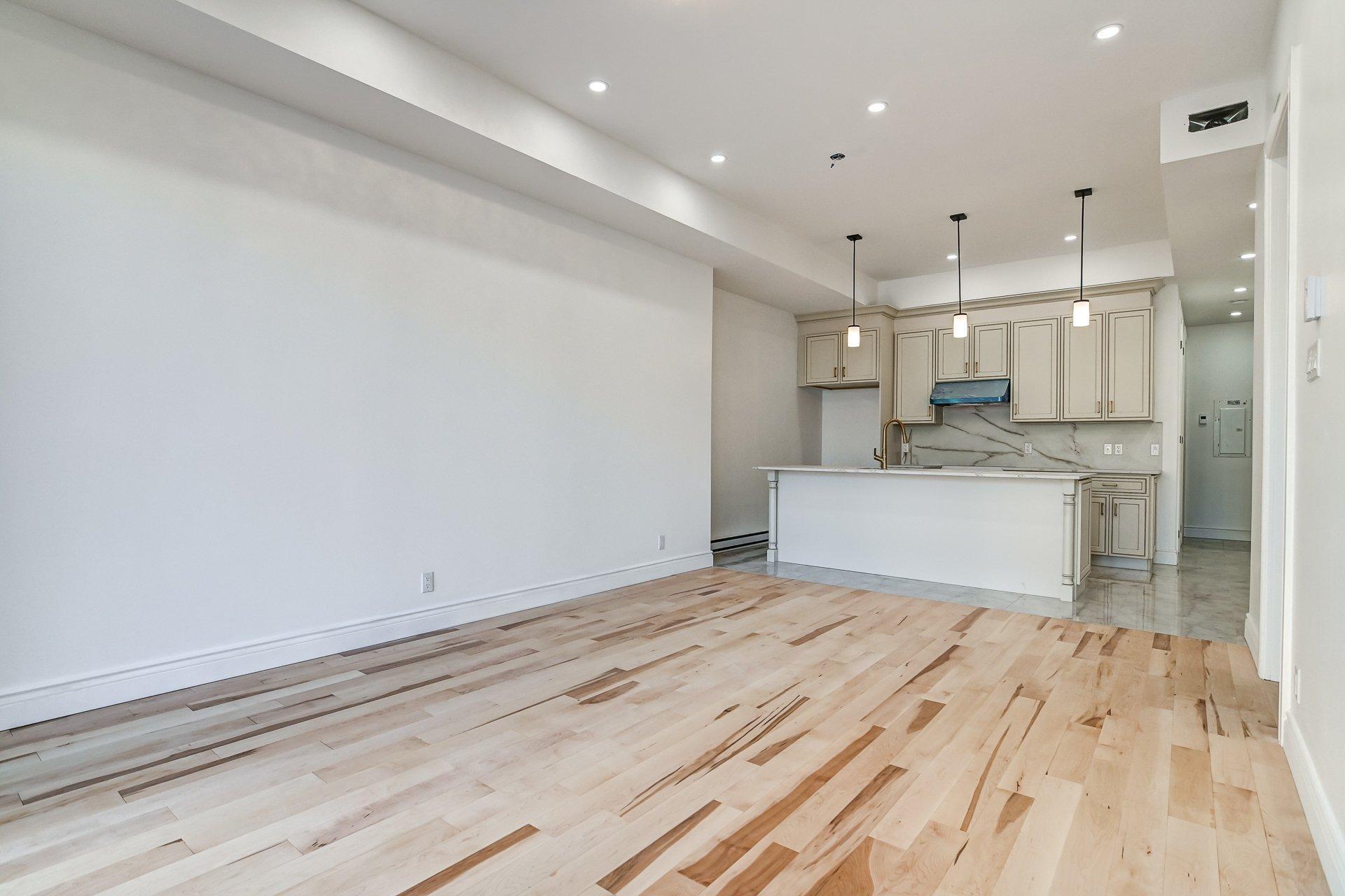 









3511


Rue University

, A,
Montréal (Le Plateau-Mont-Royal),




QC
H3A2A9

