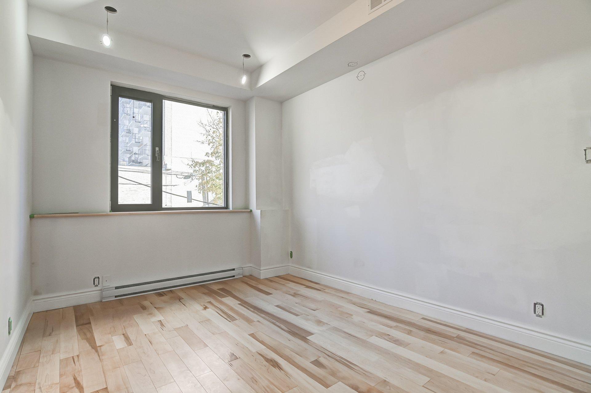 









3511


Rue University

, A,
Montréal (Le Plateau-Mont-Royal),




QC
H3A2A9

